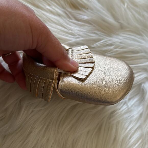 Romirus | Gold Metallic Infant Moccasins with Fringes Size 1 - Picture 6 of 8